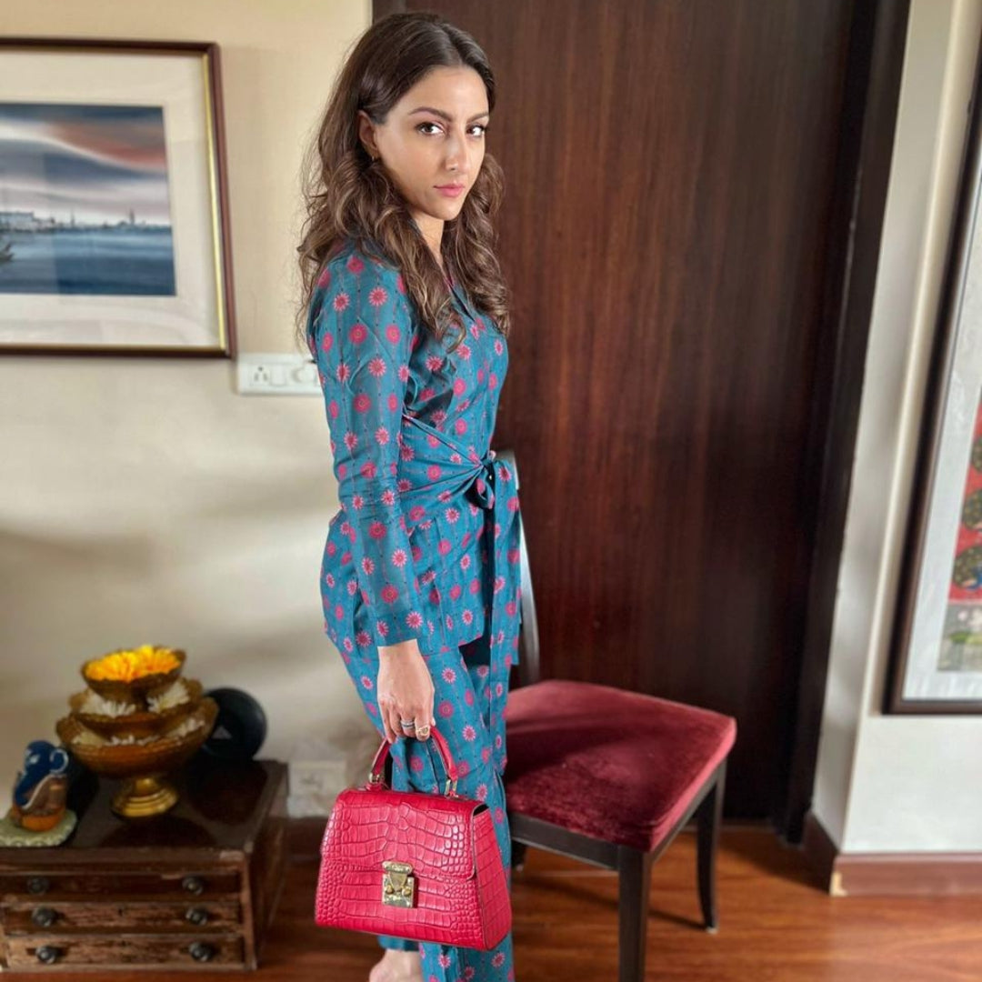 Maddie Medium Crossbody#Color_Red