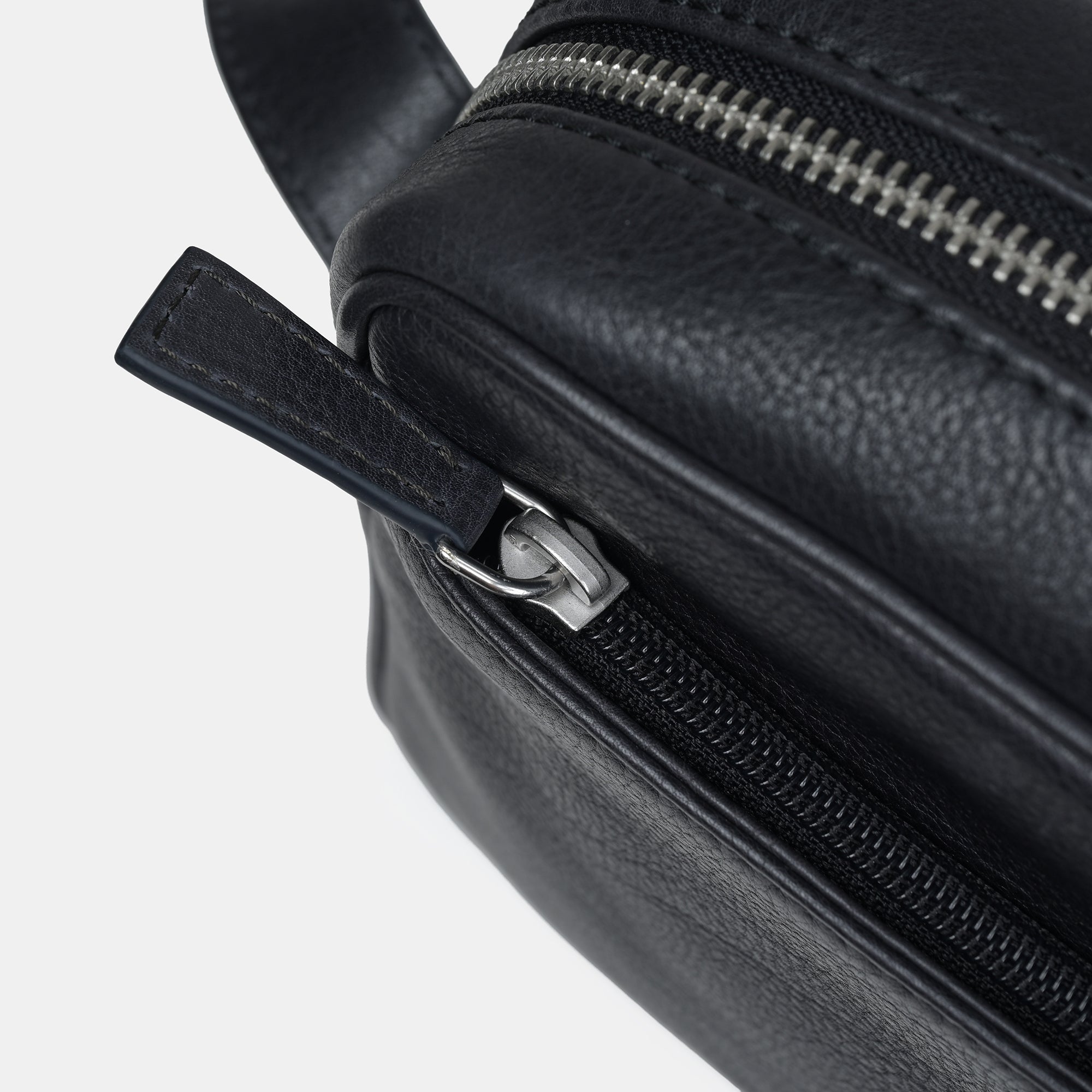 Louis Leather Crossbody Bag#Color_Navy