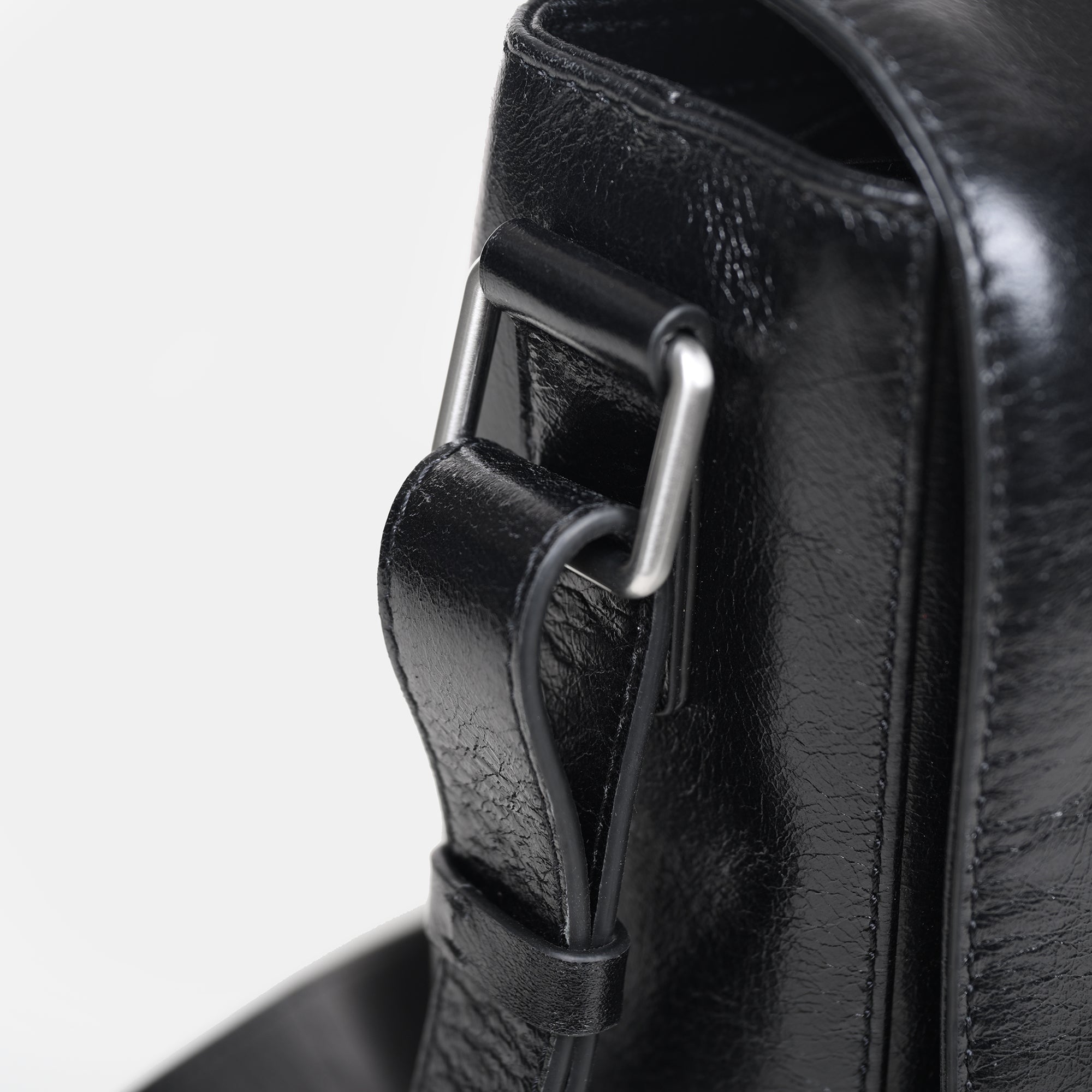 Sergio Leather Messenger Bag#Color_Black