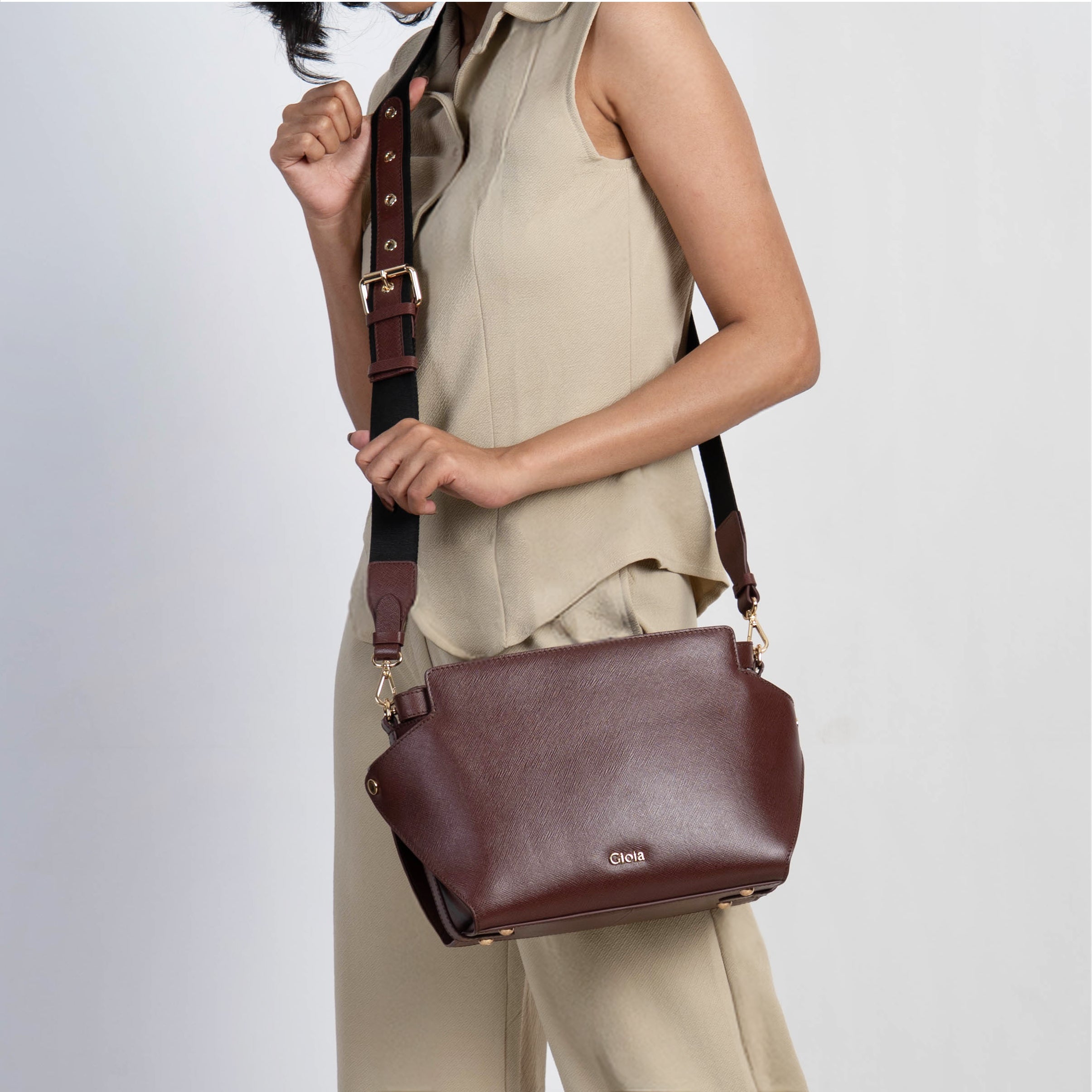 Valeria Medium Multiway Crossbody#Color_Brown