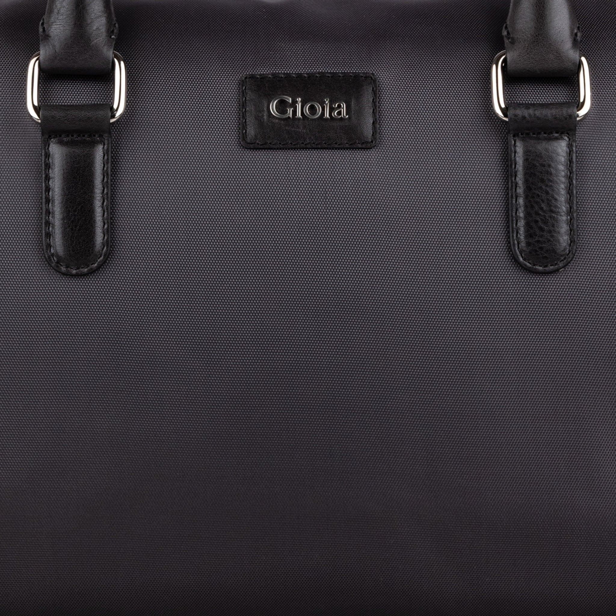 Rober Holdall#Color_Black
